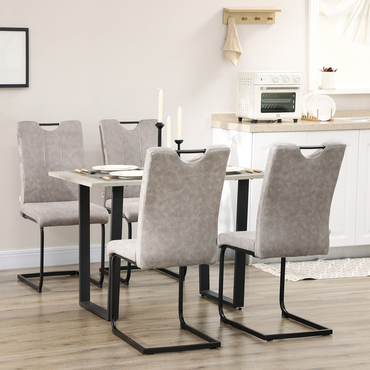 Lot de 4 chaises de salle à manger revêtement microfibre avec pieds luge en acier et poignée 43 x 58,5 x 99,5 cm marron
