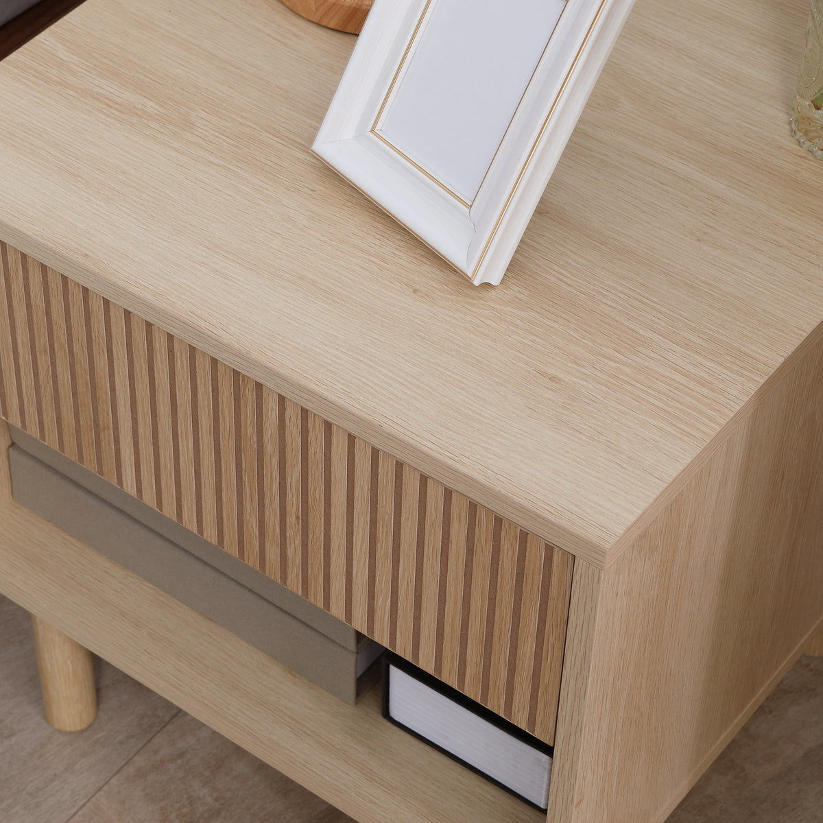 Table de chevet table de nuit avec tiroirs et niches, table d'appoint style moderne pour chambre à coucher, salon, dim. 47 x 47 x 50 cm, finition bois naturel