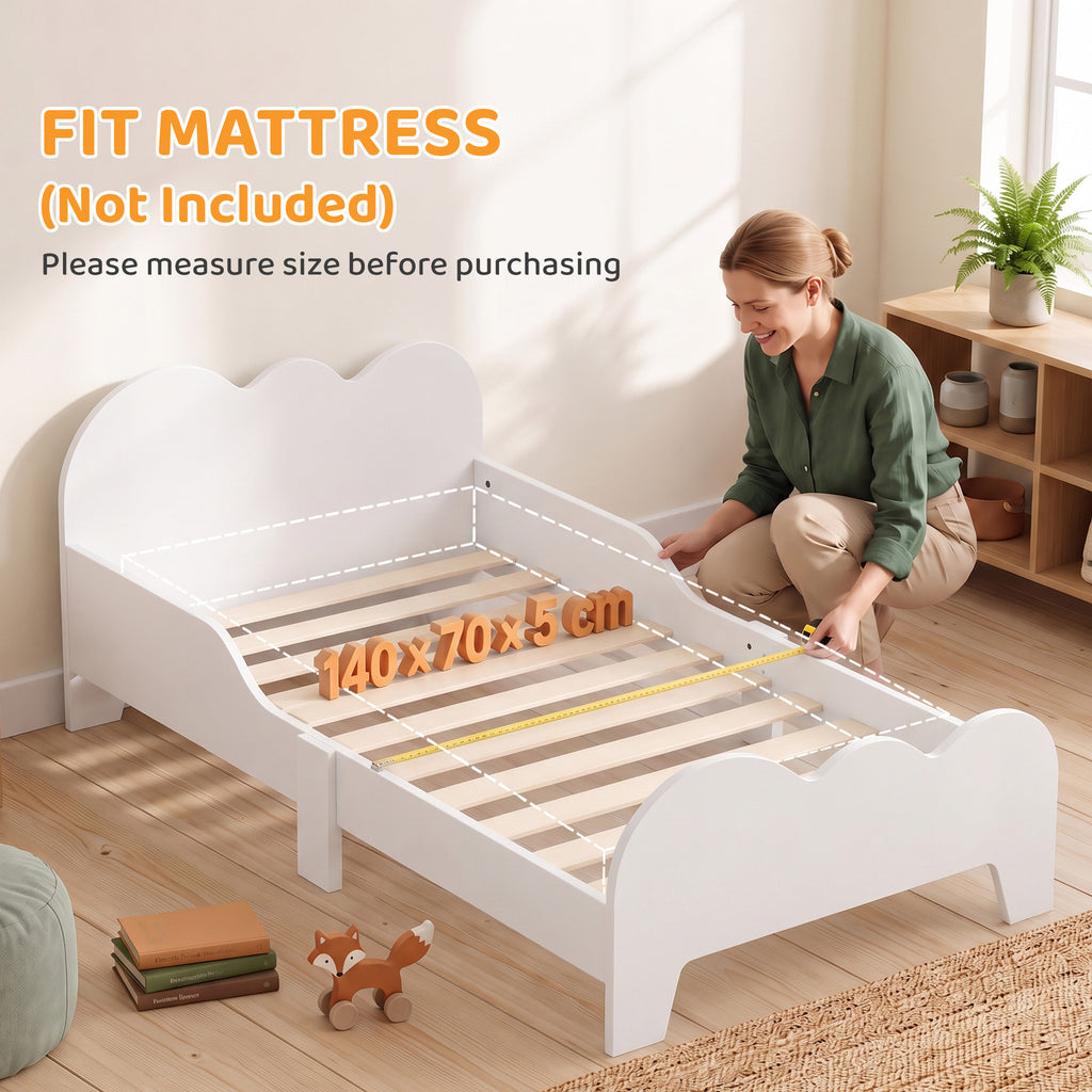 Lit enfant lit au sol enfant 70x140 cm avec barrière de sécurité, sommier à lattes inclus et décorations de nuage, blanc